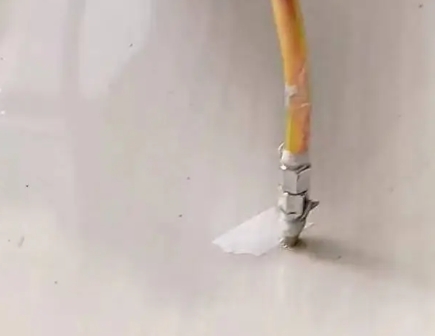 洛阳市瓷砖空鼓维修公司专业解答在瓷砖铺贴过程中，如果使用的砂料过粗（如全部使用了粗砂），可能会导致以下问题